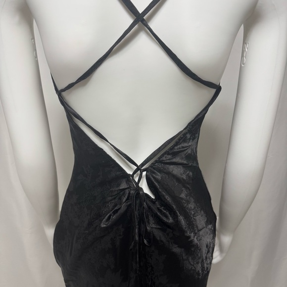 Elegant Black Satin Dress - Picture 9 of 14